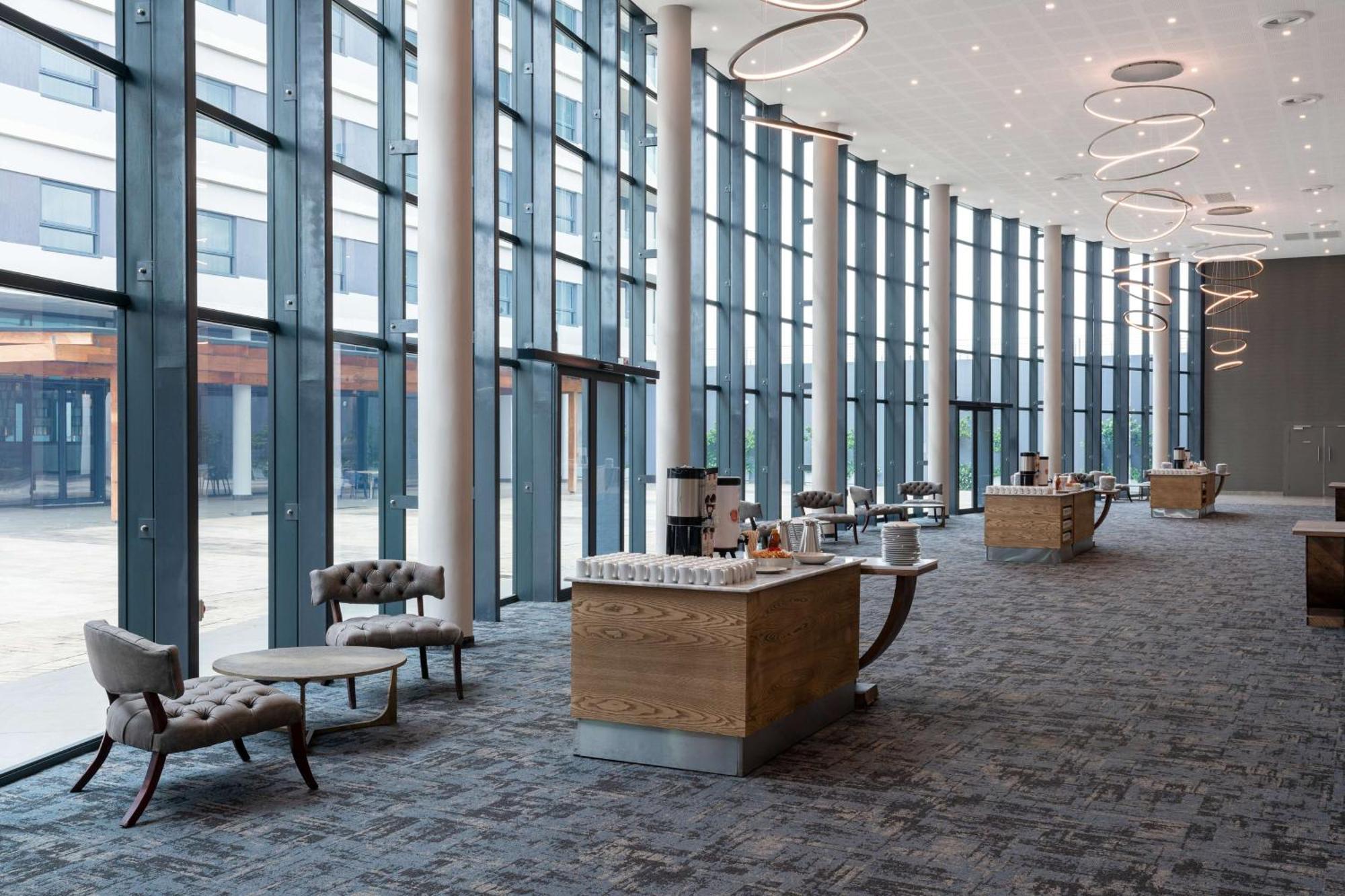 Radisson Hotel And Convention Centre Or Tambo Airport Johannesburgo Exterior foto