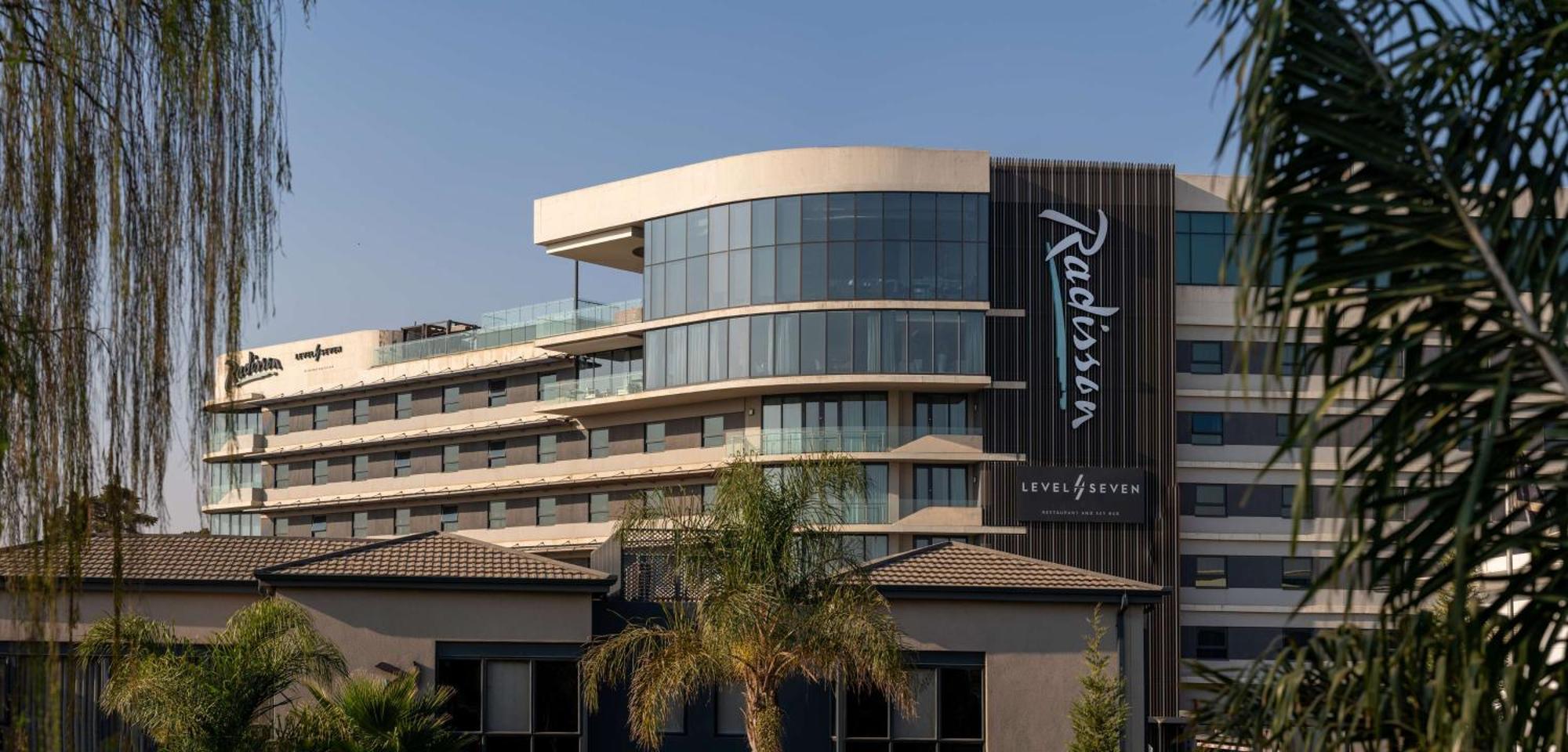 Radisson Hotel And Convention Centre Or Tambo Airport Johannesburgo Exterior foto